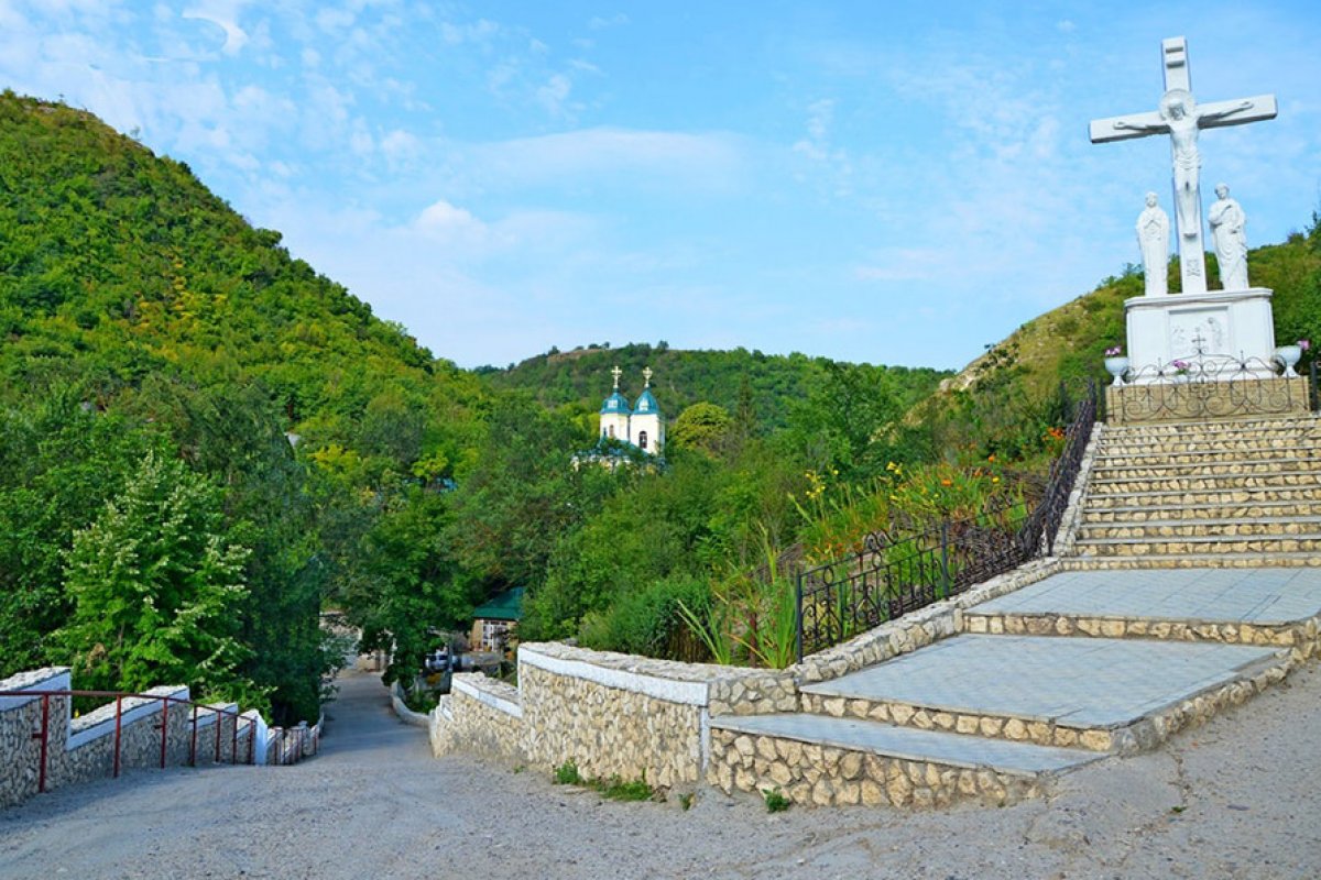 Monastery of the Holy Trinity (Saharna)