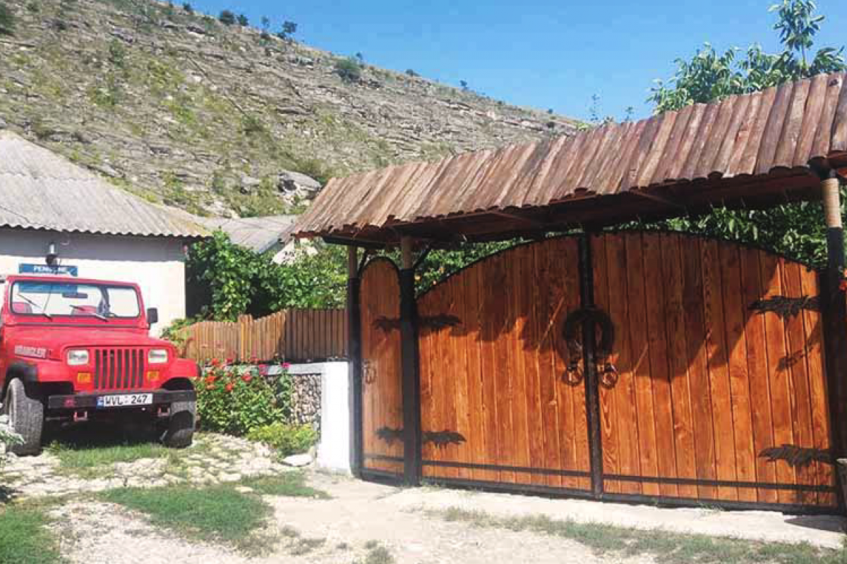Eco pension ”Casa de sub Stîncă”